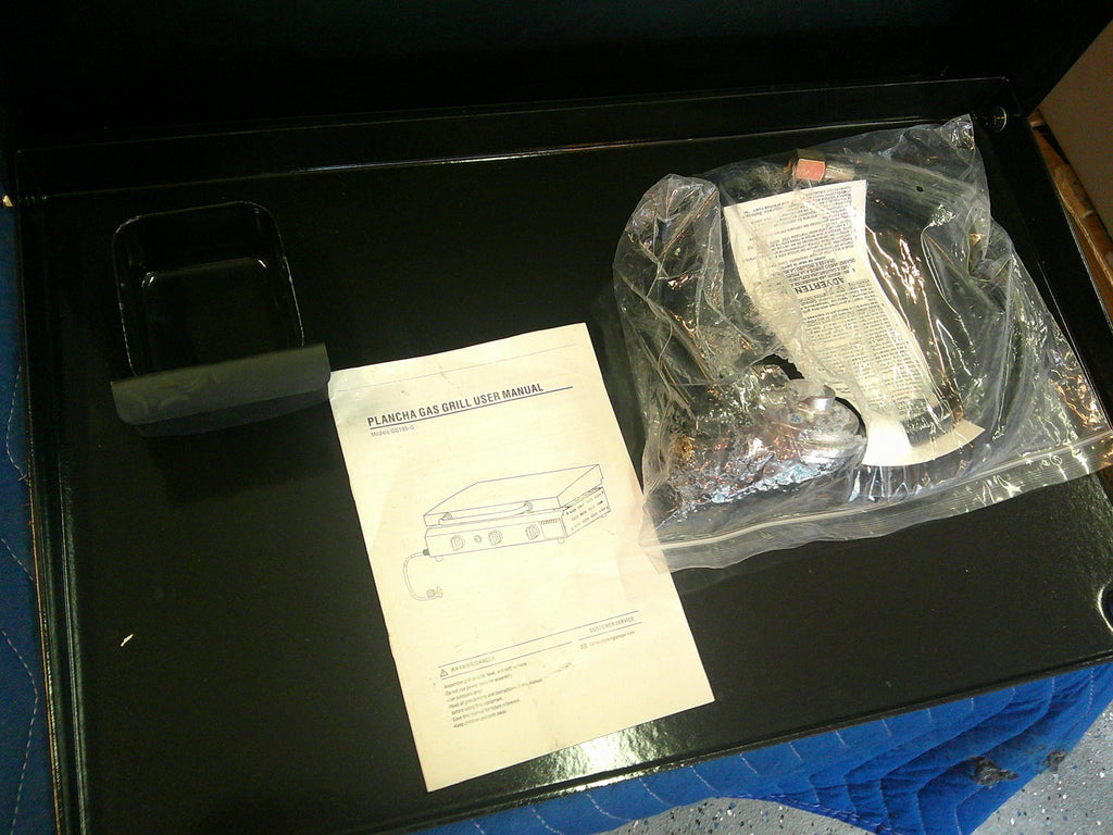 Portable Outdoor LP Gas Griddle Grill with Lid and 3 Control Knobs