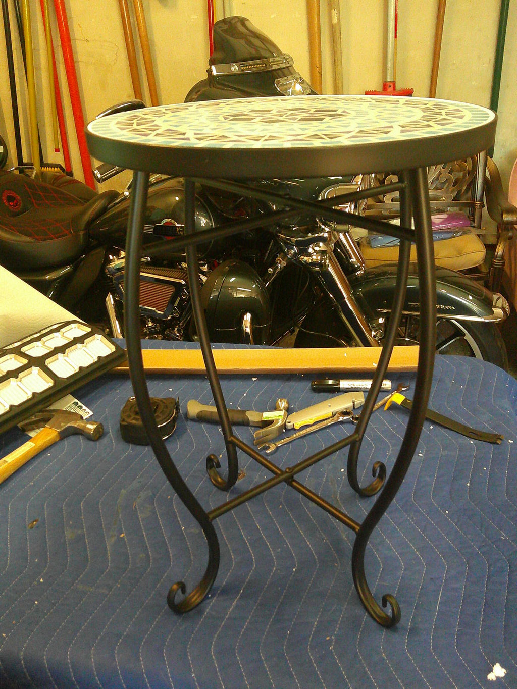 Mosaic 14" Round Side Table-Rustproof Curved Base, 21" High-Diamond-Colored Sea