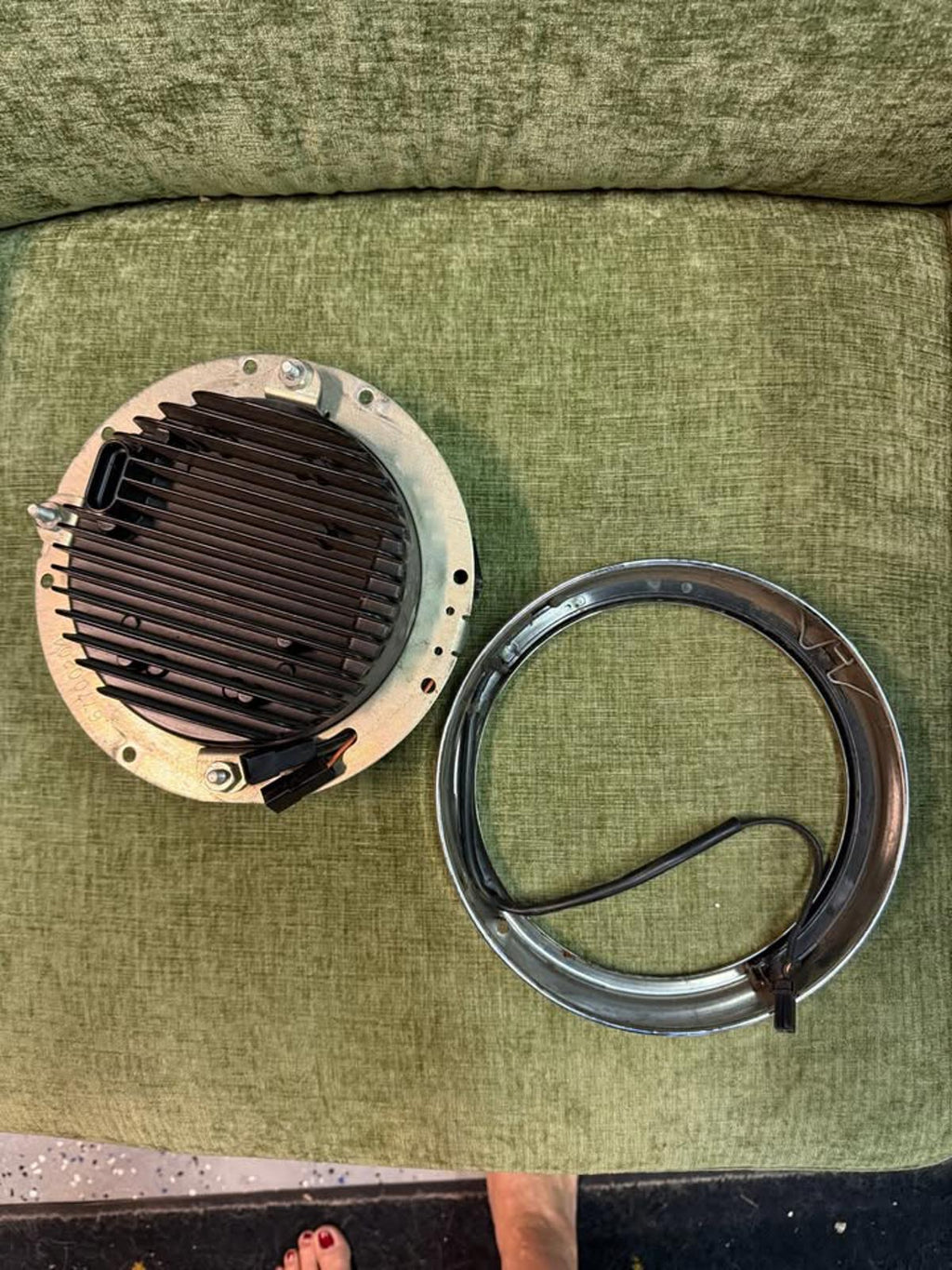 OEM 7" Harley Daymaker Headlight, Lighted Bezel