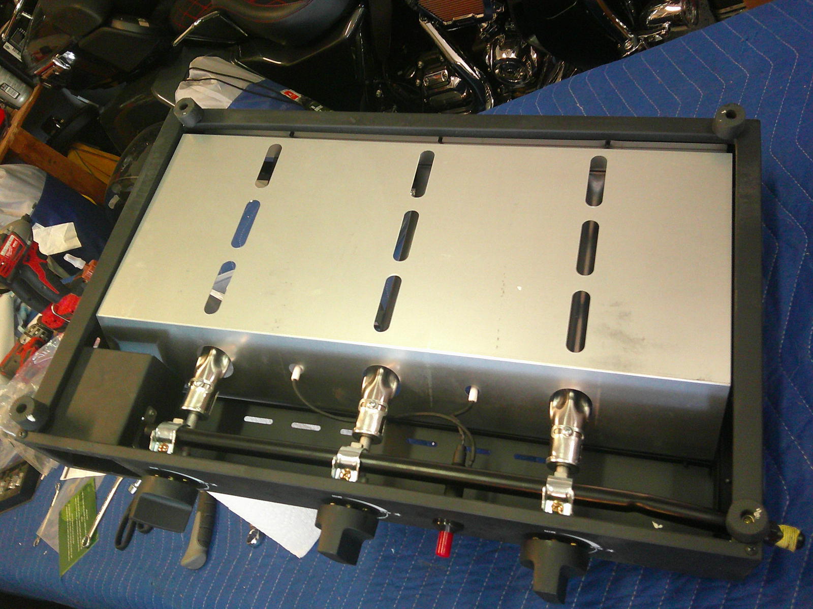 Portable Outdoor LP Gas Griddle Grill with Lid and 3 Control Knobs